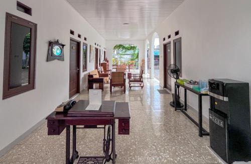 Purwokerto Hotel | Reddoorz Syariah at Omahwatumas Near Amikom Purwokerto