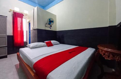Sungai Penuh Hotel | RedDoorz Syariah at Penginapan Queen Sungai Penuh