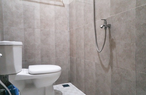 Asrikaton Hotel | RedDoorz Syariah near Exit Tol Madyopuro