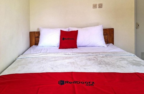 Banguntapan Hotel | Reddoorz Syariah near Terminal Bus Giwangan