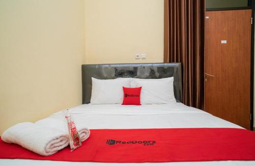 Surabaya Hotel | RedDoorz Syariah near Jembatan Merah Plaza