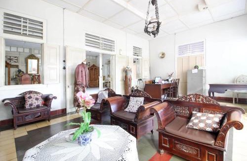 Central Yogyakarta House | Reddoorz Syariah near Wijilan Yogyakarta