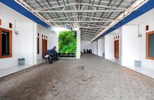 Bekasi Hotel | RedDoorz Syariah Plus near Jatiwarna Toll Gate