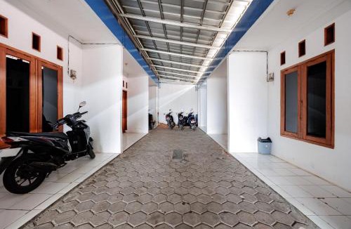 Bekasi Hotel | RedDoorz Syariah Plus near Jatiwarna Toll Gate