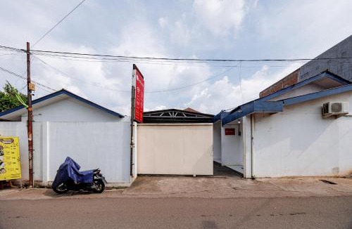 Bekasi Hotel | RedDoorz Syariah Plus near Jatiwarna Toll Gate