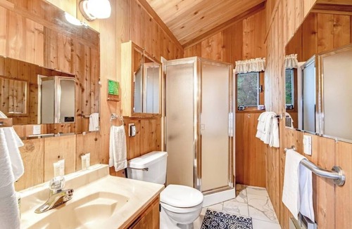 Eastsound House | Rustic Waterfront Cabin in Eastsound with Private Beach Access and Ocean Views