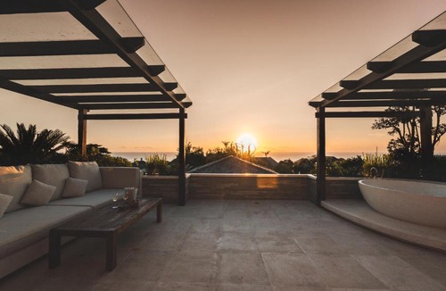 Uluwatu Hotel | Salty Lotus