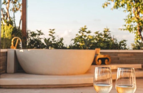 Uluwatu Hotel | Salty Lotus