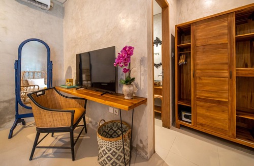Berawa Bed & Breakfast | Seaside Boutique Hotel 102 (30m from beach)
