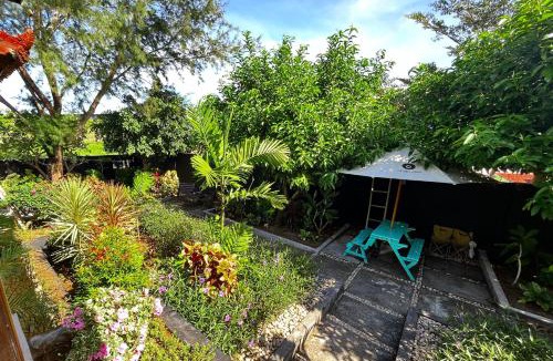 Jerowaru Hotel | Secret Garden Surf Resort, walk to waves
