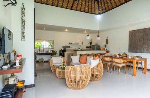 Batubelig Villa | Seminyak Oasis -2 BR Villa