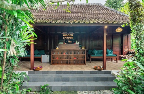 Penestanan House | Serene 1BR Ubud Stay w Pool, Patio, Balcony&Garden