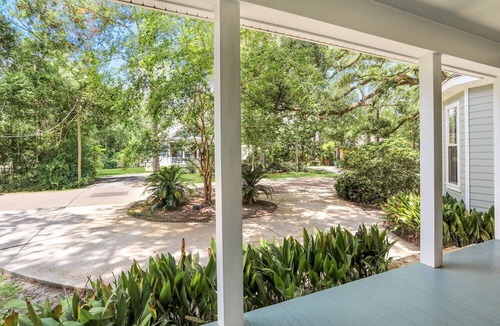 Abita Springs House | Southern Oaks Guest House Downtown Historic Abita Springs. No Car Needed!
