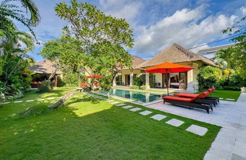 Drupadi Villa | Spacious 4BR - Villa Santai - Central Seminyak