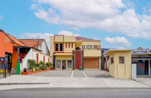 Bandar Lampung House | Spacious Family Stay Near Stadium