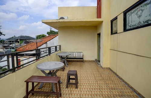 Bandar Lampung House | Spacious Family Stay Near Stadium