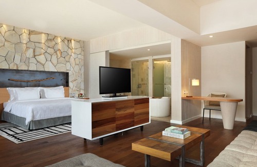 North Legian Hotel | Spacious Modern Suite with Free Minibar Items (T Sand Suite8)