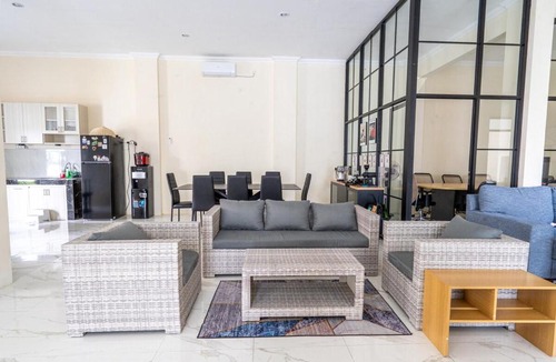 Banjarasri Villa | Spacious Tropical Villa with Pool and Bfast