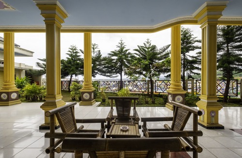 Pelabuhan Ratu Hotel | SPOT ON 1896 Hotel Mahkota Pantai