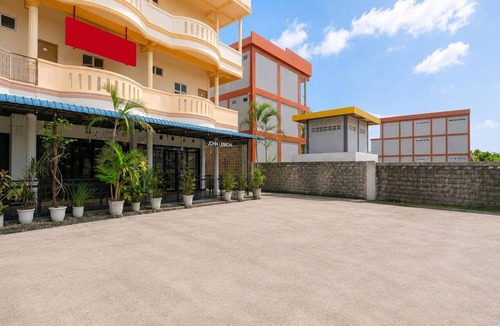 Tanjung Uncang House | Standard Double near Embung Fatimah