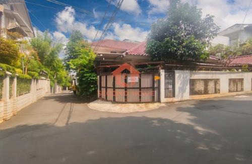 Cipete Selatan Villa | Strategic & Authentic 1BR Kemang House