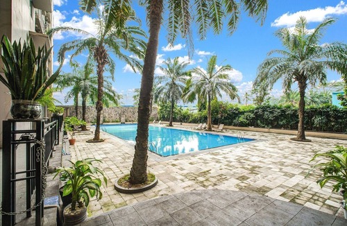Bekasi House | Stylish DBL Retreat W/Free WiFi Parking and Pool