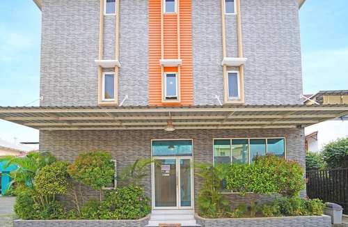 Banda Aceh House | Stylish DBL Suite Escape W/Free WiFi and Parking