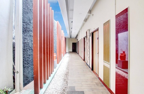 Depok House | Stylish DBL Suite Escape W/Free WiFi and Parking