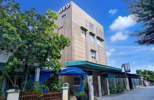 Palembang House | Stylish DBL Suite Escape W/Free WiFi and Parking