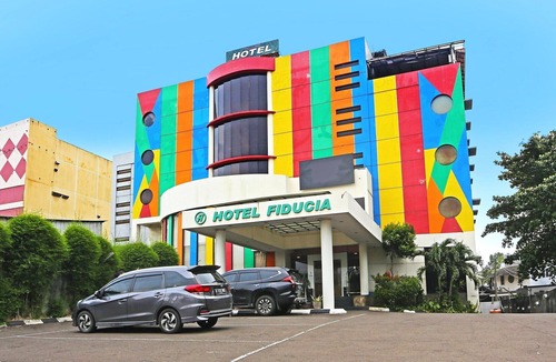 Serpong House | Stylish DBL Suite Escape W/Free WiFi and Parking