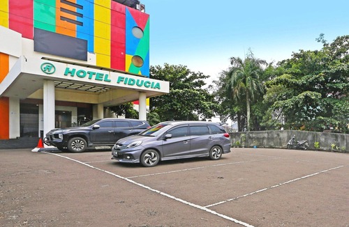 Serpong House | Stylish DBL Suite Escape W/Free WiFi and Parking