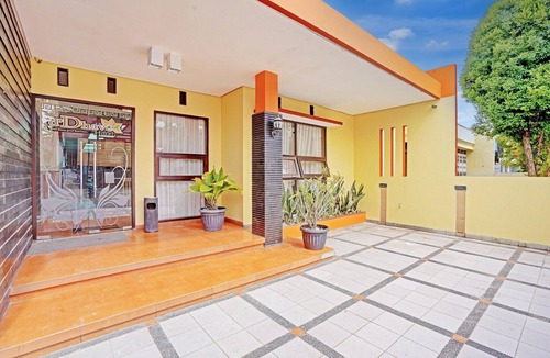 Padang House | Stylish DBL Suite Escape W/Free WiFi and Parking