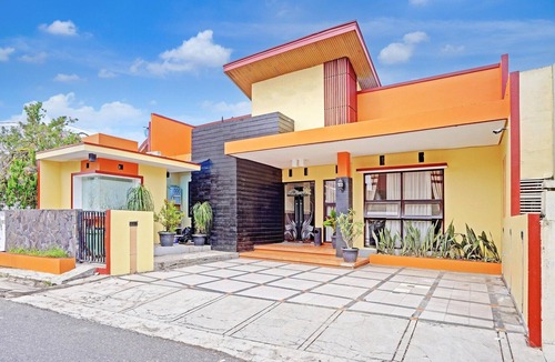 Padang House | Stylish DBL Suite Escape W/Free WiFi and Parking