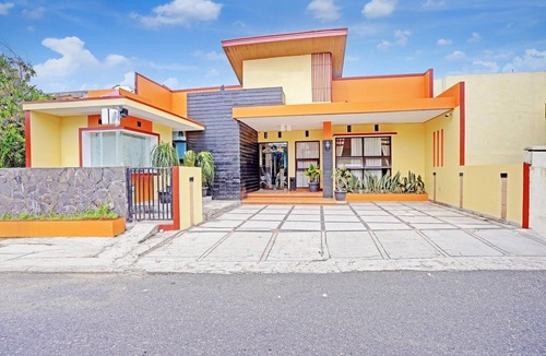 Padang House | Stylish DBL Suite Escape W/Free WiFi and Parking