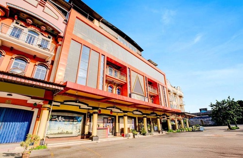Batam House | Stylish DBL Suite Escape W/Free WiFi and Parking