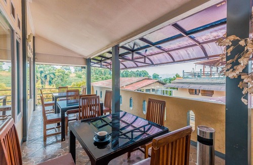 Megamendung House | Stylish DBL Suite Escape W/Free WiFi and Parking