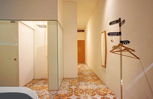 Medan House | Stylish DBL Suite Escape W/Free WiFi and Parking