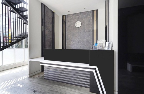 Dago House | Stylish Delux Twin Stay with Free WiFi and Parking