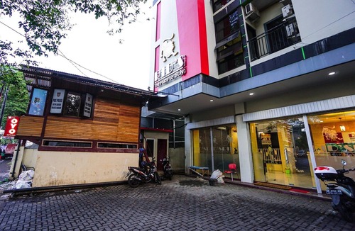 Manado City Centre House | Stylish Delux Twin Stay with Free WiFi and Parking