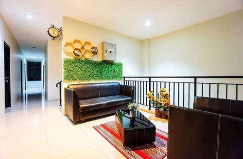 Manado City Centre House | Stylish Delux Twin Stay with Free WiFi and Parking