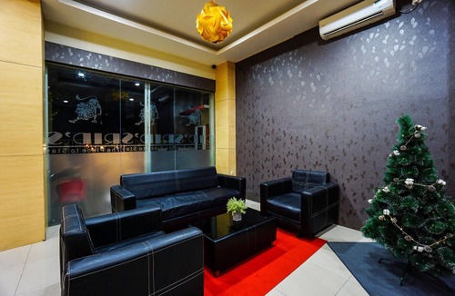 Manado City Centre House | Stylish Delux Twin Stay with Free WiFi and Parking