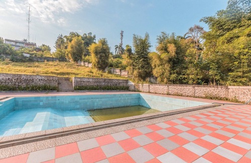 Megamendung House | Stylish Twin Suite Escape W/Free WiFi and Parking