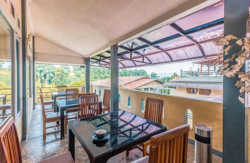 Megamendung House | Stylish Twin Suite Escape W/Free WiFi and Parking
