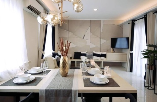 Pagedangan House | Suite Room by Echa at Alesha House