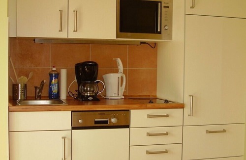 Alt Gaarz Apartment | Sunny, centrally located 3-room apartment, within walking distance of the beach, 2 balconies, Wi-Fi, garden