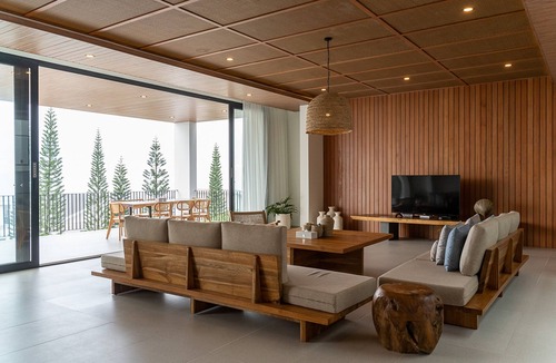 Bandung Villa | Sunrise City View Villa 9 Bedrooms With a Private Swimming Pool and a Billiard Table
