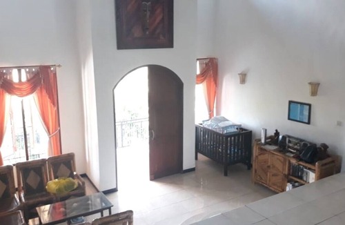 Senggigi Villa | Sunset villa Lombok, family villa with private pool and full staff.