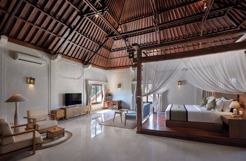 Batu Bolong Hotel | Tapa Tepi Kali Canggu by Pramana
