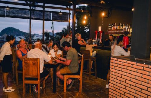 Labuan Bajo Hotel | The Loft by Smoke House - Central Stay - Stairs Access