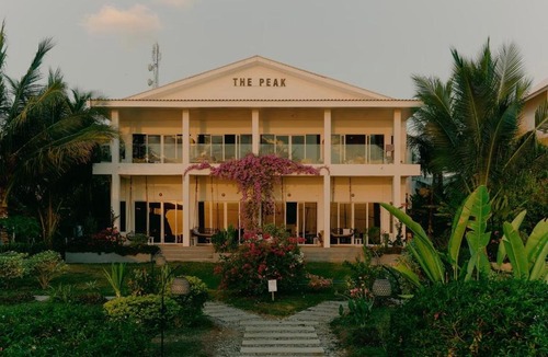 Hu'u Hotel | The Peak Surf House